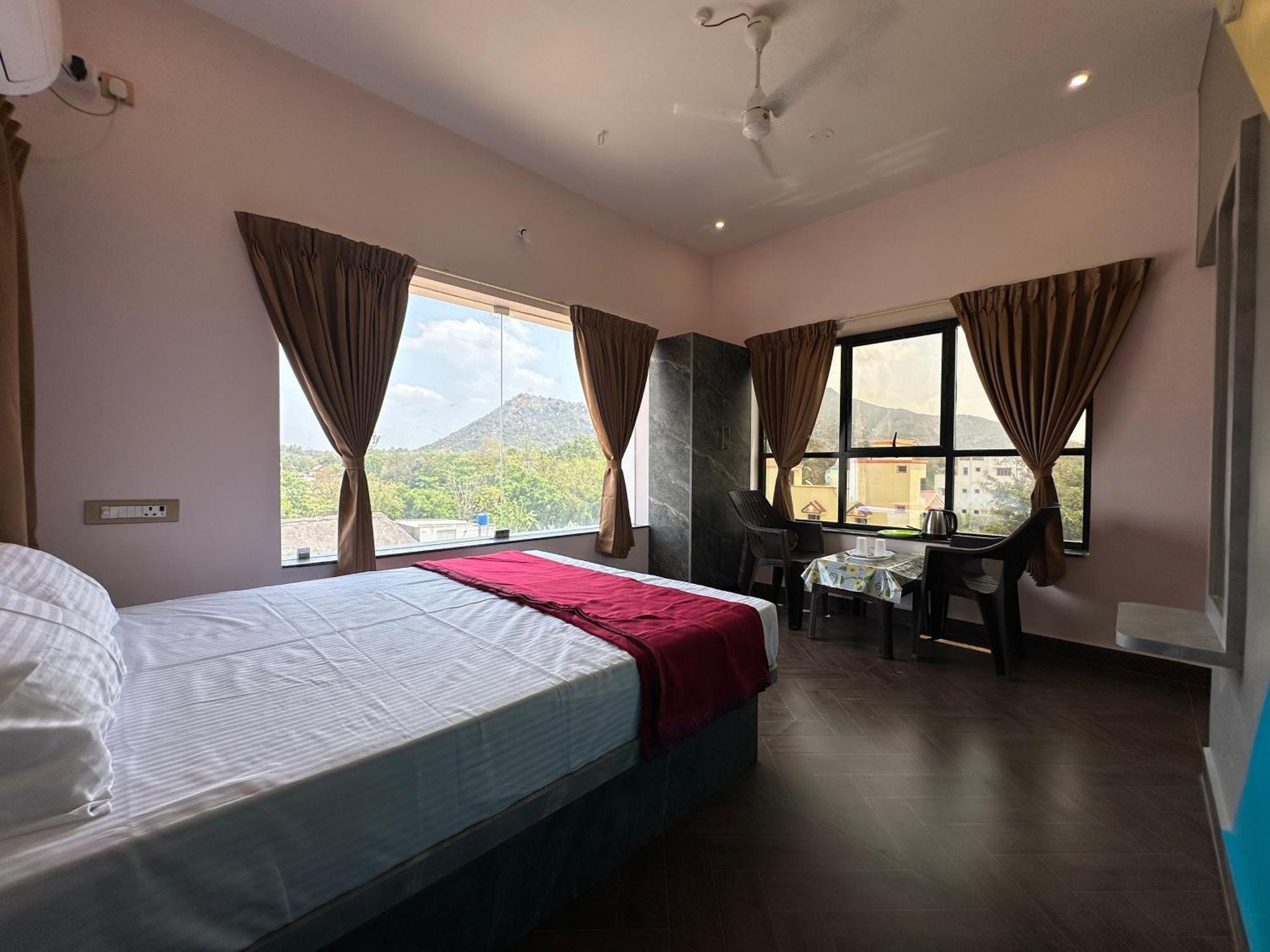 Om Lingeswaran Home Stay Tiruvannāmalai Eksteriør billede
