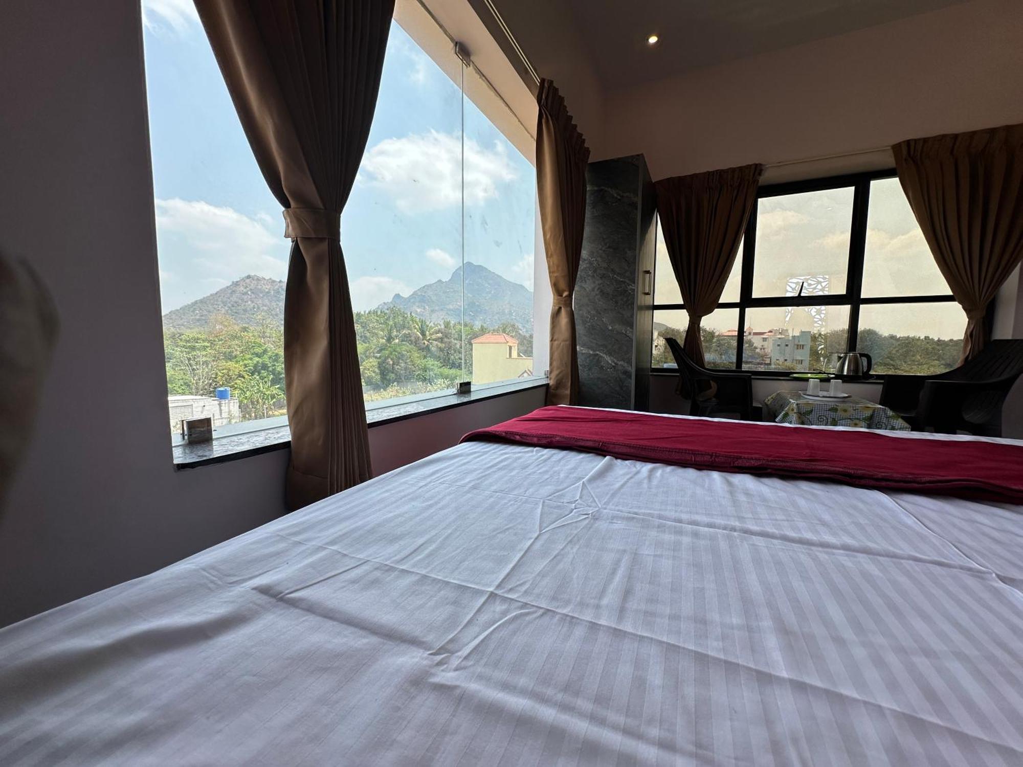 Om Lingeswaran Home Stay Tiruvannāmalai Eksteriør billede