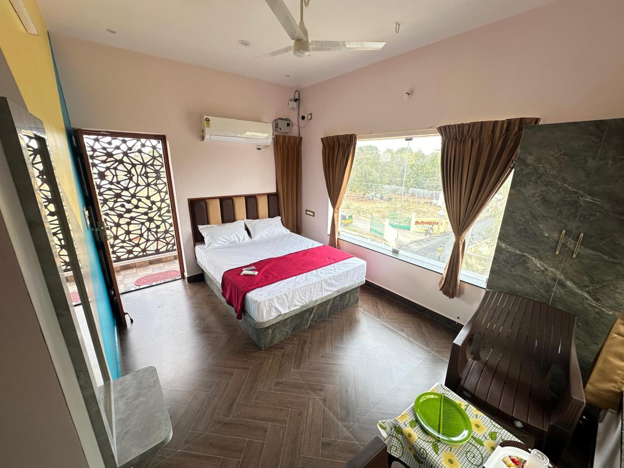 Om Lingeswaran Home Stay Tiruvannāmalai Eksteriør billede