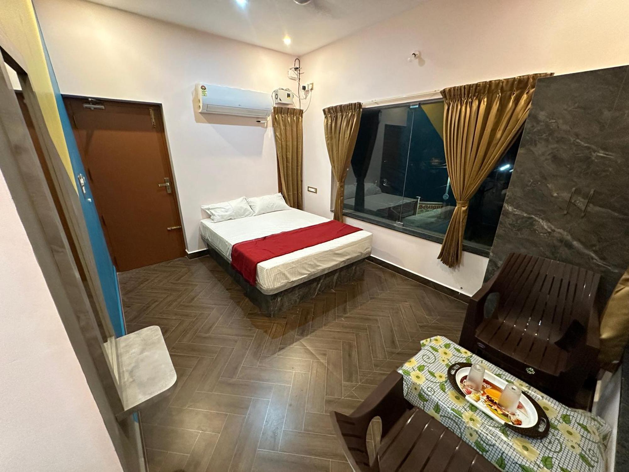 Om Lingeswaran Home Stay Tiruvannāmalai Eksteriør billede