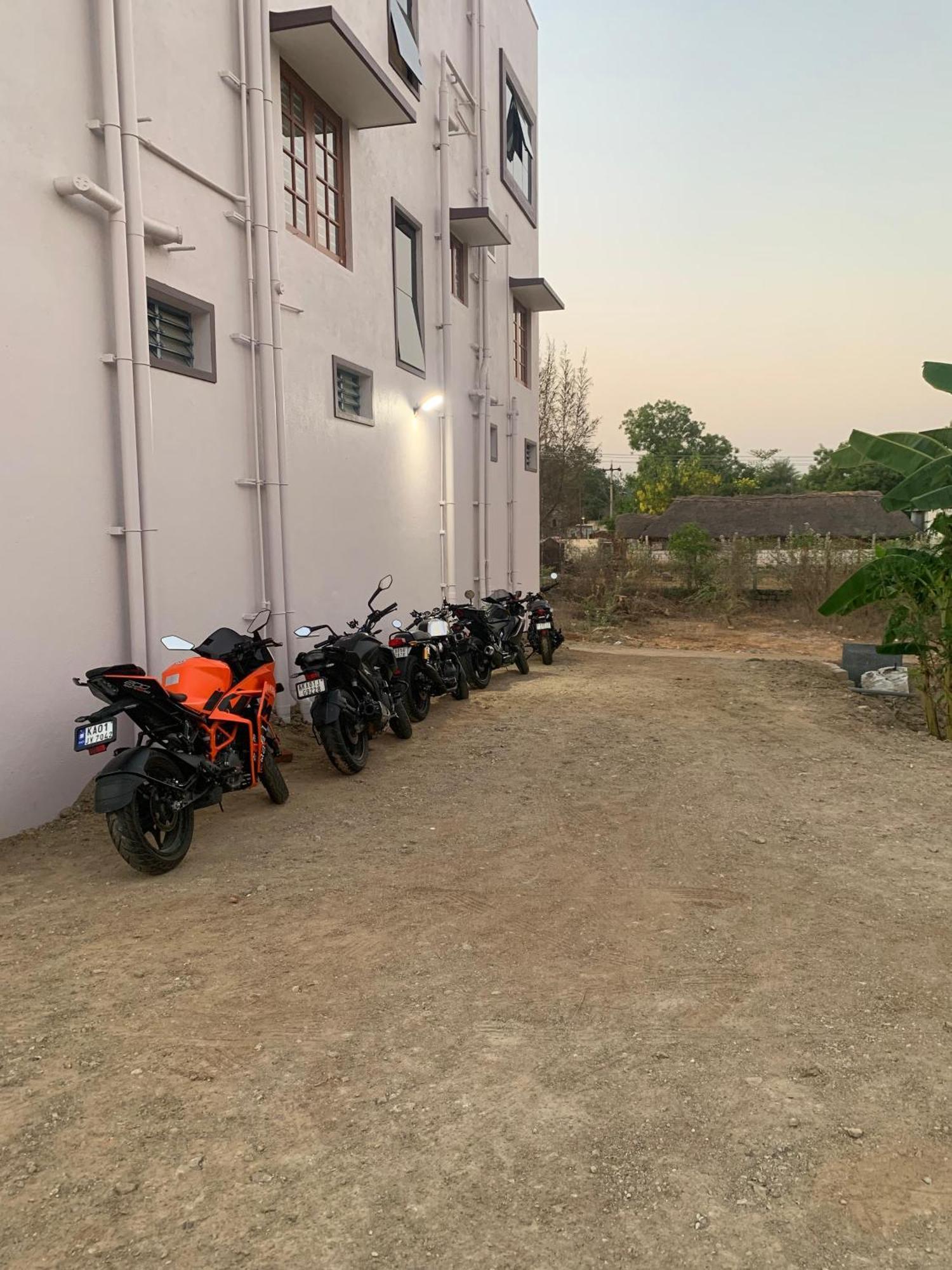 Om Lingeswaran Home Stay Tiruvannāmalai Eksteriør billede
